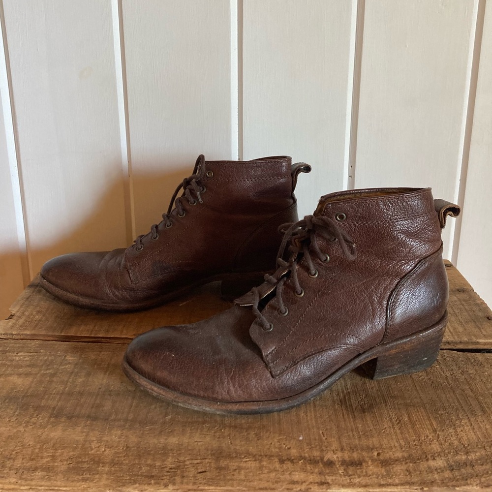 Frye Carson Lace Up in Cognac - US 8